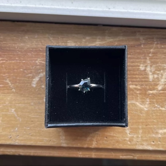 1.30 Carat Teal Sapphire Ring Sterling Silver Setting No Heat Sz 6 - Picture 4 of 6